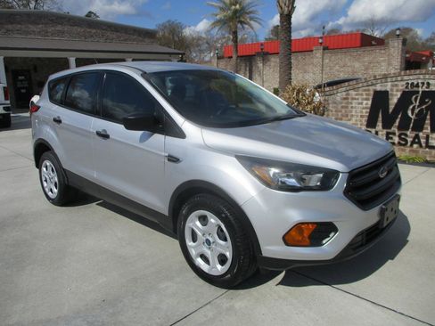 Used 2019 Ford Escape S image 2