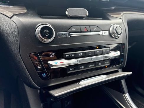 Used 2020 Ford Explorer Limited AWD/4WD image 22