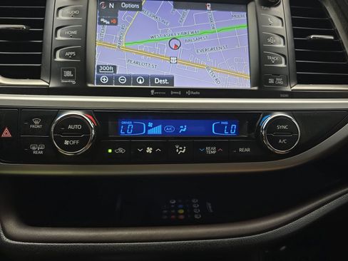 Used 2019 Toyota Highlander Limited FWD image 21