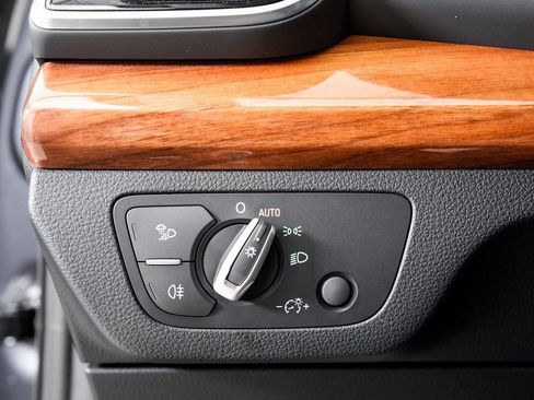 Used 2023 Audi Q5 2.0T Premium w/ Convenience Package image 10