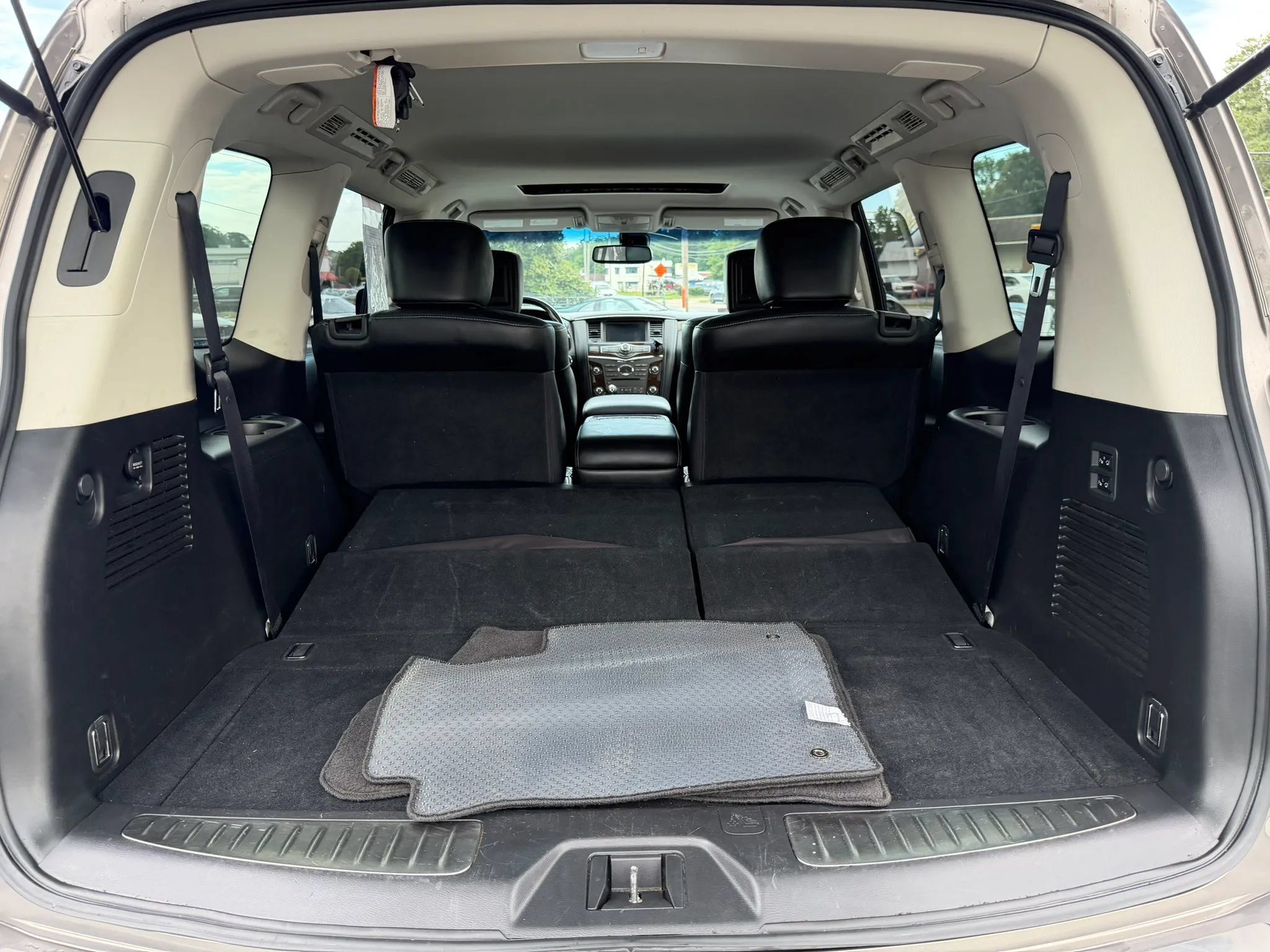 Used 2015 INFINITI QX80 4WD w/ Theater Package image 22