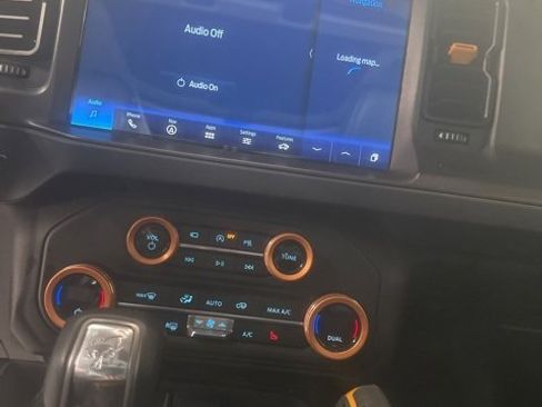 Used 2024 Ford Bronco Badlands image 9