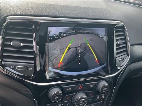 Used 2021 Jeep Grand Cherokee Laredo X image 20