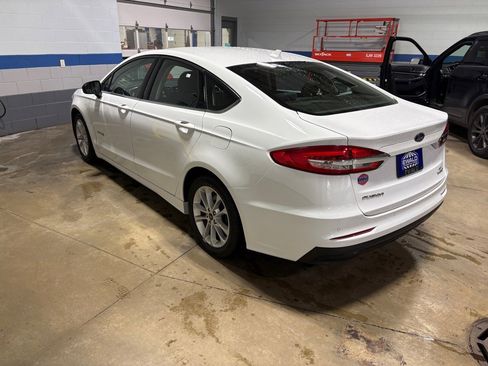 Used 2019 Ford Fusion SE image 6