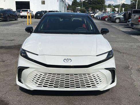 New 2026 Toyota Camry Hybrid FWD image 2