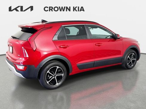 Certified 2025 Kia Niro EX FWD image 5