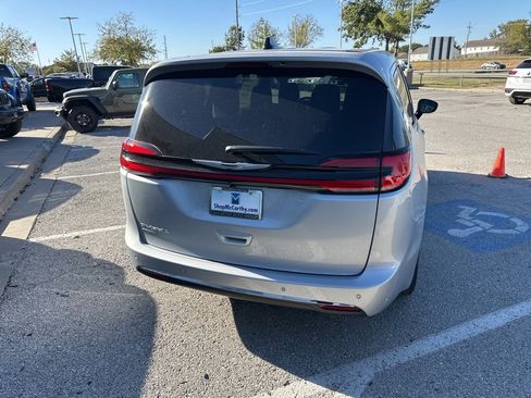 New 2026 Chrysler Pacifica Select image 25