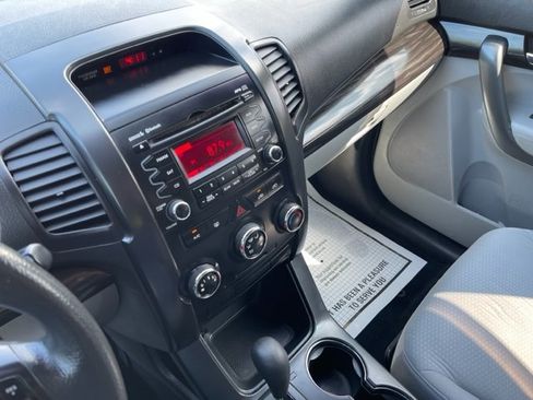 Used 2011 Kia Sorento LX image 23