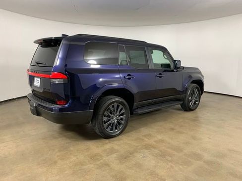Used 2024 Lexus GX 550 w/ Cold Area Package AWD/4WD image 8