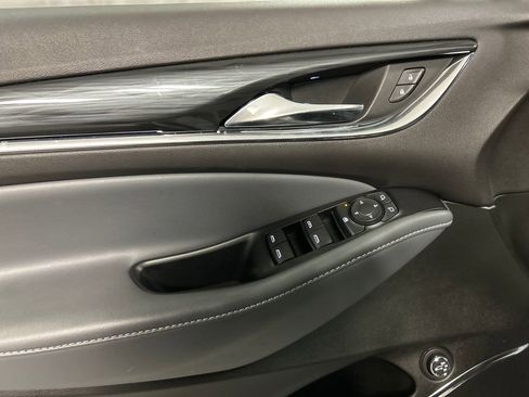 Used 2023 Buick Enclave Essence image 14