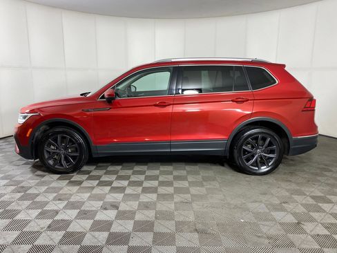 Used 2022 Volkswagen Tiguan SE image 2