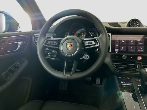New 2026 Porsche Macan image 25