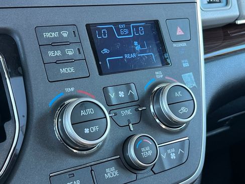 Certified 2020 Toyota Sienna Limited image 20