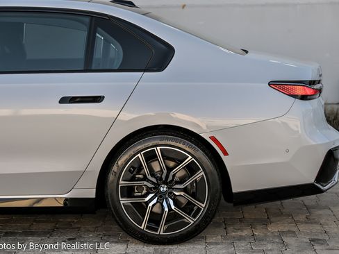 Used 2025 BMW 740i xDrive w/ Premium Package image 16