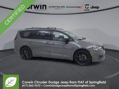 Certified 2025 Chrysler Pacifica Limited