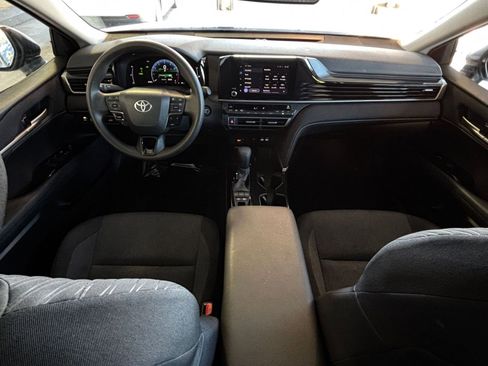 Used 2025 Toyota Camry LE image 37