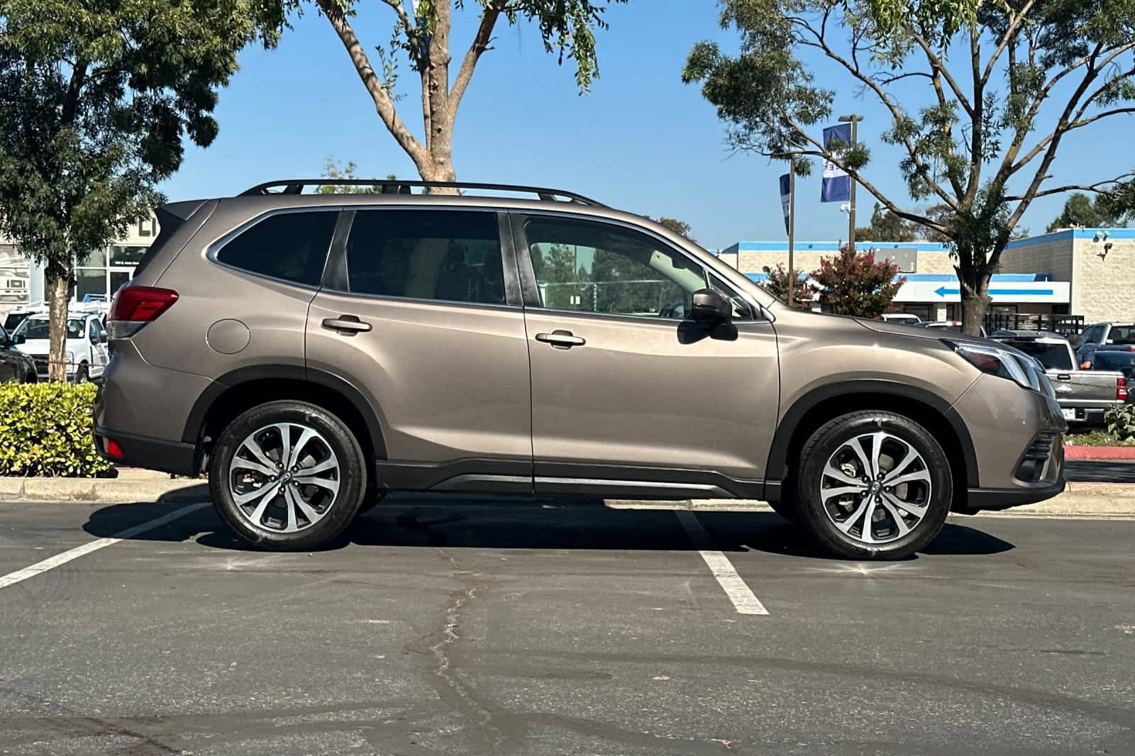 Used 2023 Subaru Forester Limited w/ Popular Package #2 AWD/4WD image 9