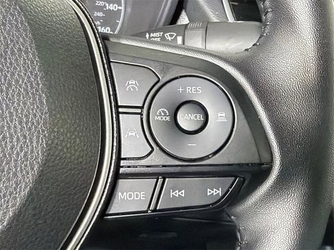 Used 2025 Toyota Corolla SE image 25