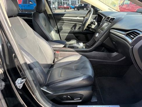 Used 2018 Ford Fusion Titanium image 18