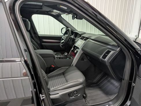 Used 2024 Land Rover Discovery Dynamic SE AWD/4WD image 31