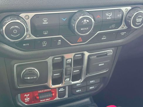 Used 2025 Jeep Wrangler Unlimited Sport AWD/4WD image 21