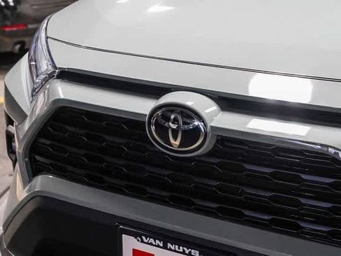 Certified 2022 Toyota RAV4 XLE Premium image 9