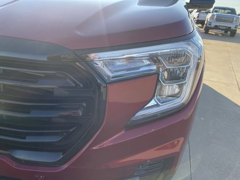 Used 2023 GMC Terrain SLE w/ Driver Convenience Package image 10