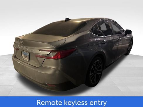 Used 2025 Toyota Camry XLE image 2
