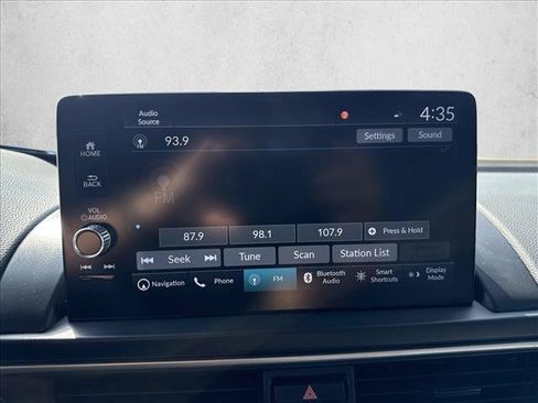 Used 2023 Honda Pilot Touring image 11