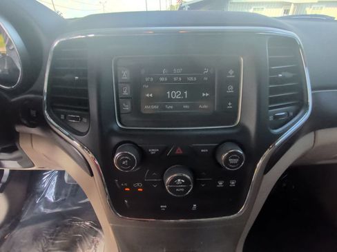 Used 2015 Jeep Grand Cherokee Laredo w/ Quick Order Package 23E AWD/4WD image 17
