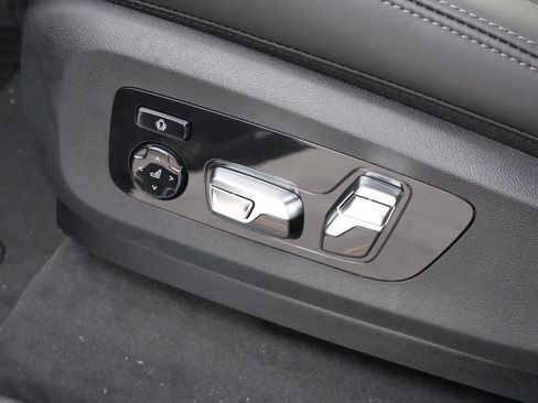 New 2026 BMW X7 M60i w/ Executive Package image 25