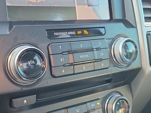 Used 2018 Ford F150 Lariat w/ Equipment Group 502A Luxury AWD/4WD image 26