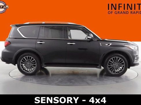 Used 2024 INFINITI QX80 Sensory image 2