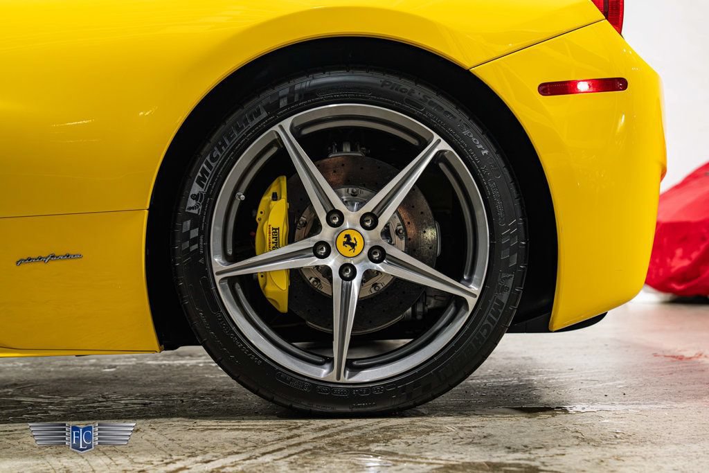 Used 2015 Ferrari 458 Spider RWD image 19