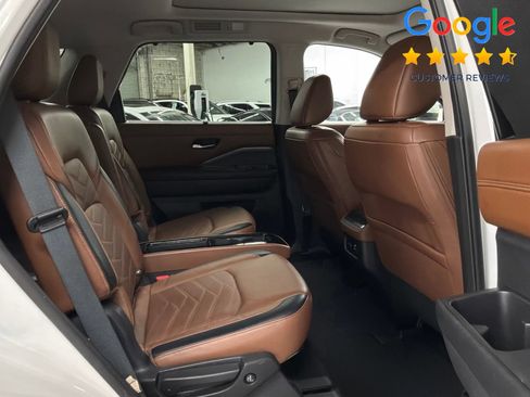 Used 2024 Nissan Pathfinder Platinum FWD image 16