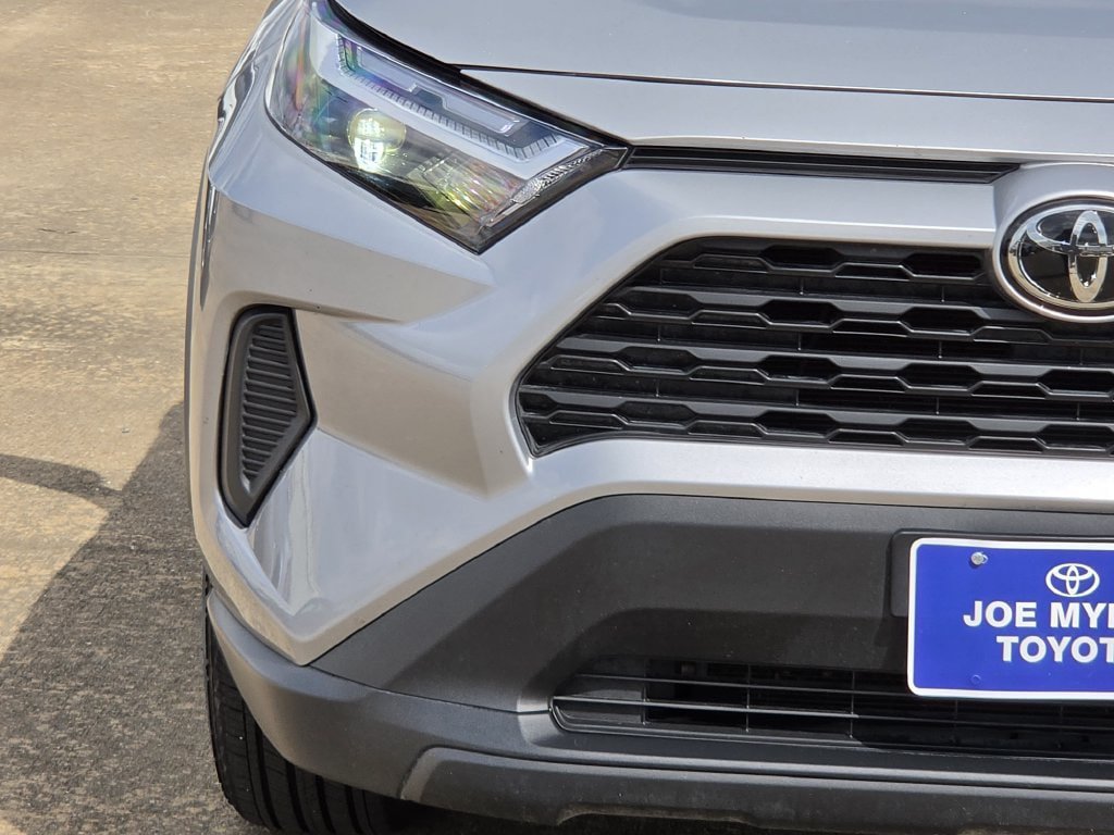 Used 2025 Toyota RAV4 XLE FWD image 5