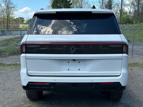 New 2026 Lincoln Navigator Reserve w/ Jet Appearance Package AWD/4WD image 4