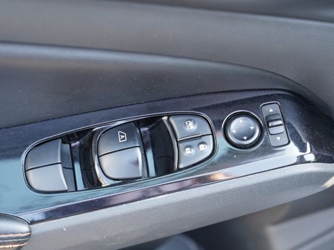 Used 2024 Nissan Altima 2.5 SR FWD image 16