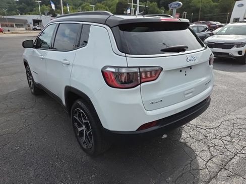 Used 2024 Jeep Compass Limited w/ Sun and Sound Group AWD/4WD image 5