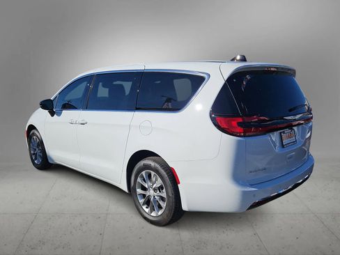 New 2026 Chrysler Pacifica Select image 6