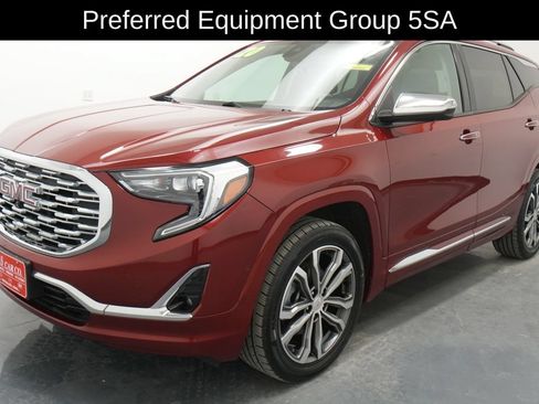 Used 2020 GMC Terrain Denali w/ Denali Premium Package AWD/4WD image 3