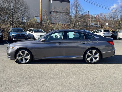 Used 2018 Honda Accord Touring image 2