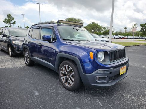 Used 2016 Jeep Renegade Latitude w/ Popular Equipment Group FWD image 3