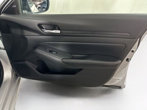 Used 2024 Nissan Altima 2.5 SV image 29