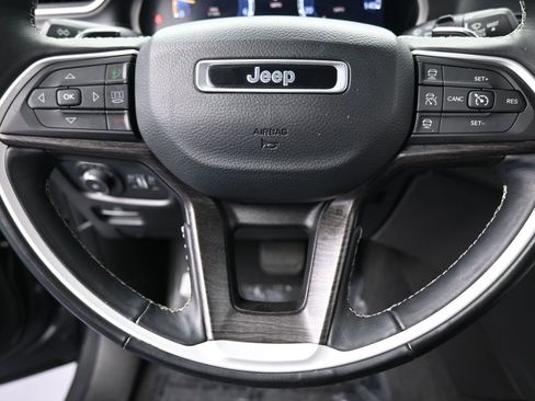 Used 2022 Jeep Grand Cherokee Limited image 32