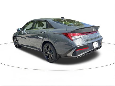New 2026 Hyundai Elantra SEL Sport FWD image 5