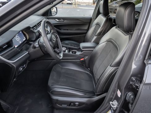 Used 2024 Jeep Grand Cherokee L Laredo image 13