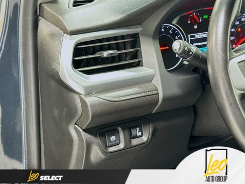 Used 2019 GMC Acadia SLT w/ LPO, Floor Liner Package FWD image 13