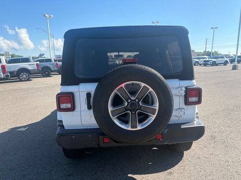 Used 2019 Jeep Wrangler Unlimited Sahara AWD/4WD image 4