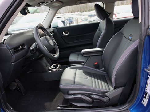 Used 2025 MINI Cooper 2-Door Hardtop image 13